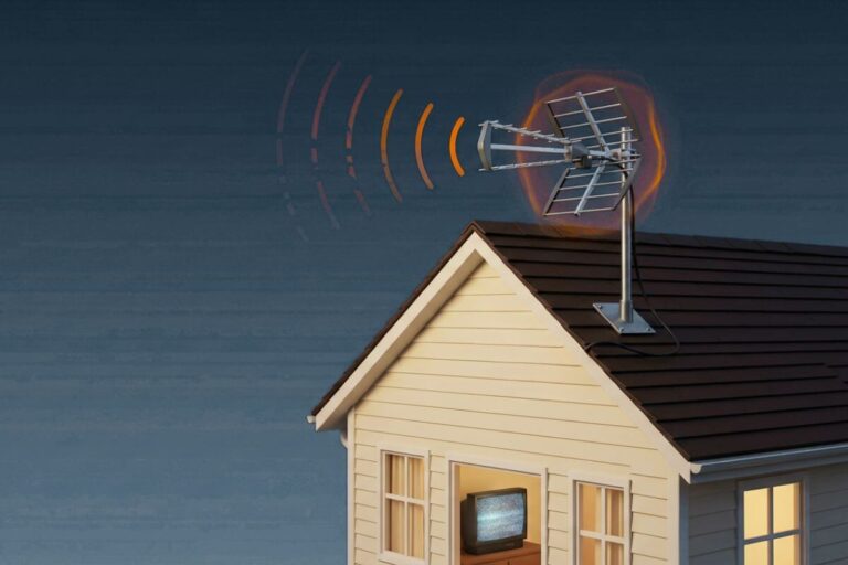 Outdoor TV antenna on roof receiving weak signal with fading signal waves